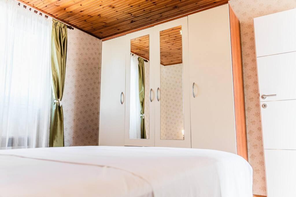 Holiday Home Marina-Renovated House In City Center ロゴズニッツァ エクステリア 写真