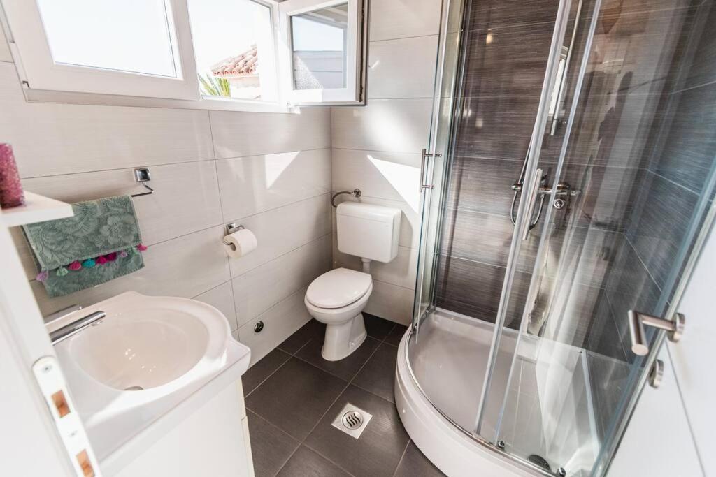 Holiday Home Marina-Renovated House In City Center ロゴズニッツァ エクステリア 写真